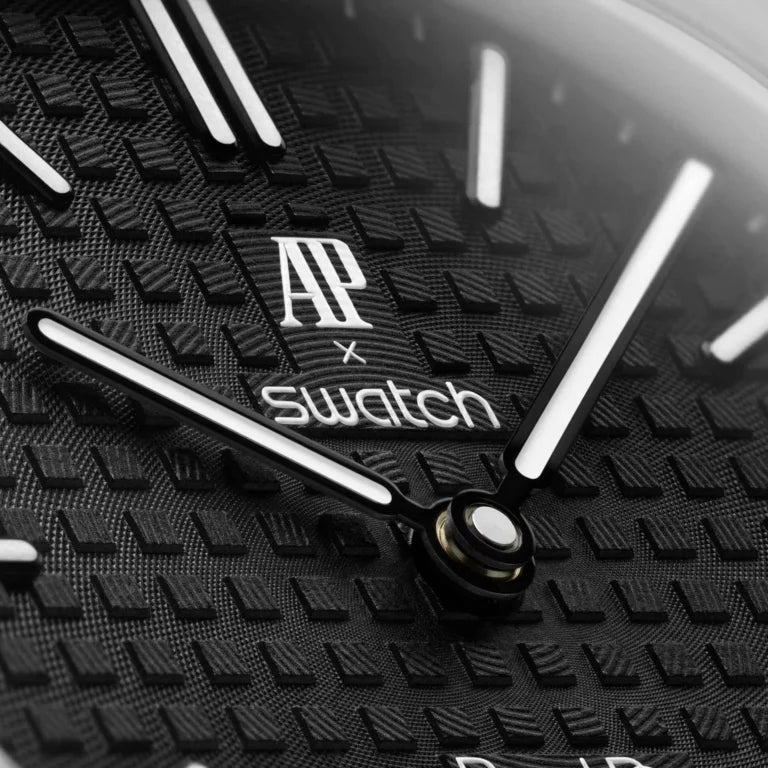 AP X SWATCH ROYAL POP – OCHO NEGRO